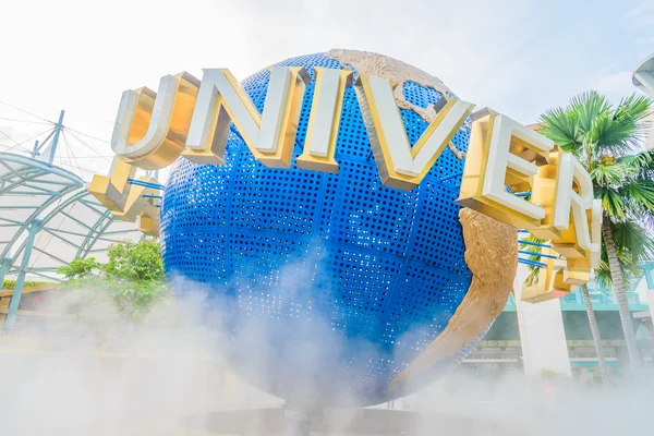 Large rotating globe fountain — Stock Photo, Image