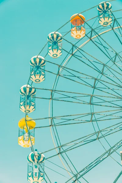 Rueda de la fortuna en el parque —  Fotos de Stock