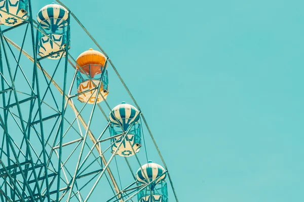 Ferris wheel in park — Zdjęcie stockowe