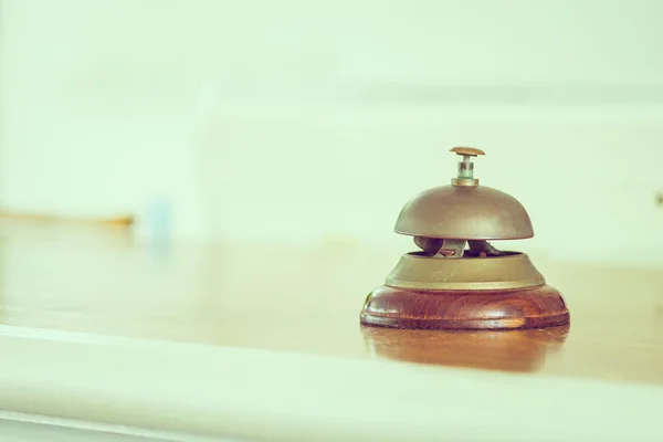 Dzwonek służbowy w recepcji hotelu — Zdjęcie stockowe