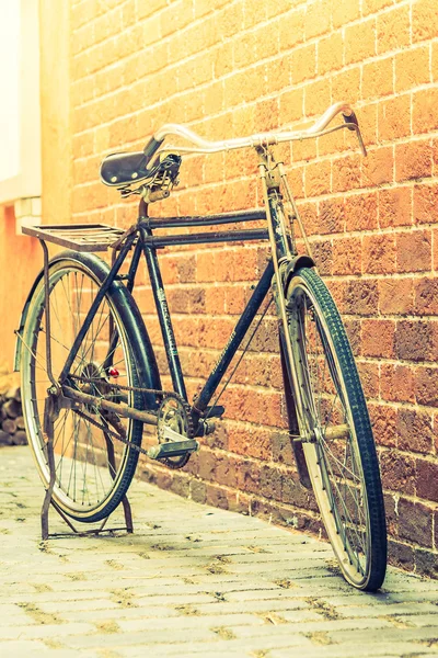 Oude vintage fiets — Stockfoto