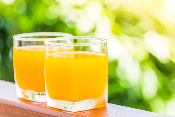 Szklanki soku pomarańczowego — Zdjęcie stockowe