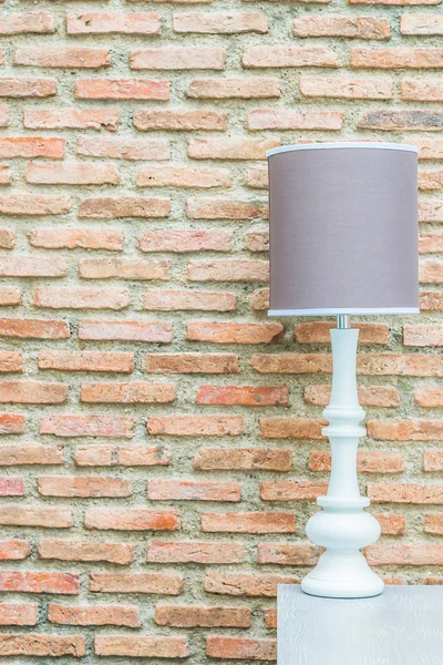 Лампа у стены — стоковое фото