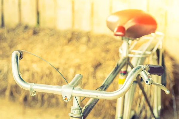 Oude vintage fiets — Stockfoto