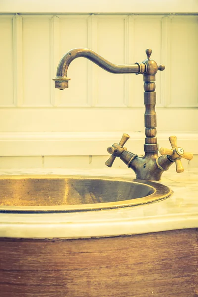 Vintage faucet sink — Stock Photo, Image