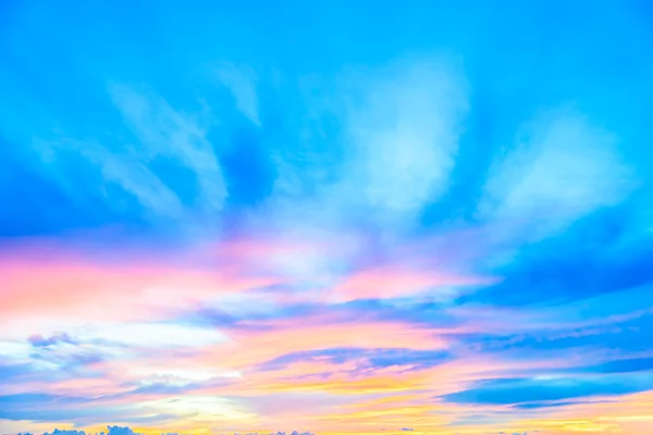 Céu nublado no crepúsculo — Fotografia de Stock