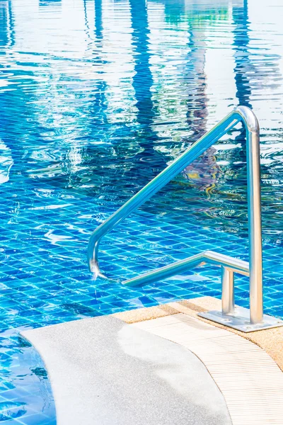 Schwimmbadtreppe — Stockfoto