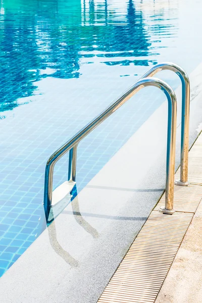 Schwimmbadtreppe — Stockfoto