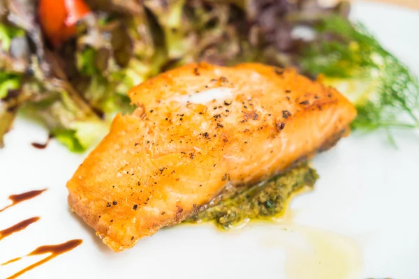 Grilled salmon steak — Stock Photo, Image