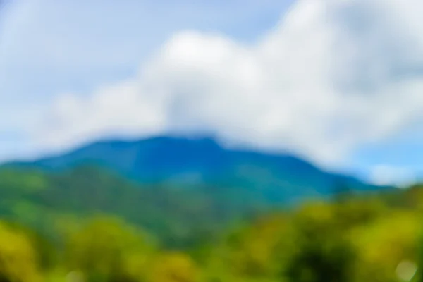 Montanha e rio fundo — Fotografia de Stock