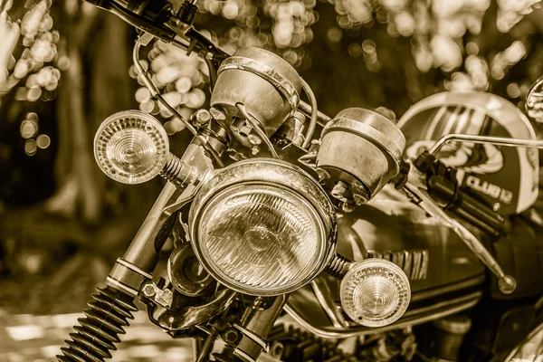 オートバイのヘッドライトのランプ — ストック写真