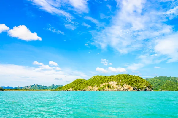 Île tropicale et mer — Photo