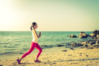 kadın yoga eylem onbeach