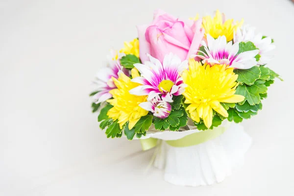 फुलांचे रंगीत पुष्पगुच्छ — स्टॉक फोटो, इमेज