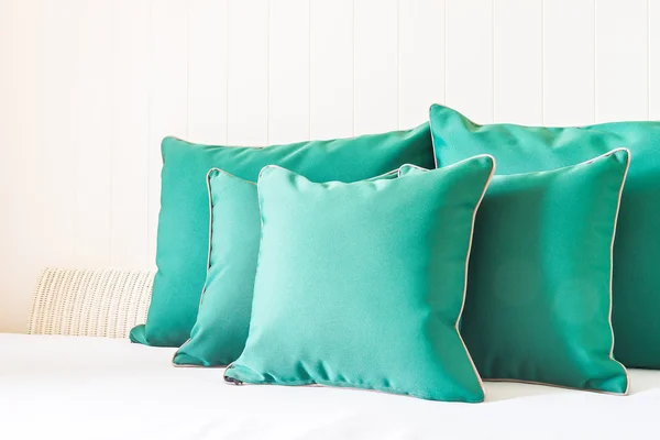 Divano cuscini verde — Foto Stock