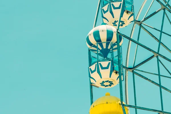 Riesenrad im Park — Stockfoto