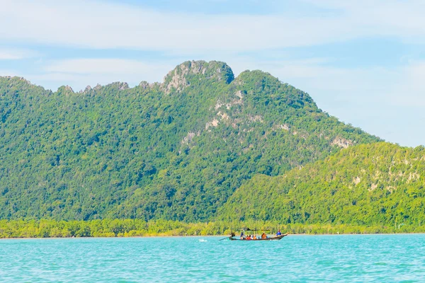 Tropical island and sea — Stock Photo, Image