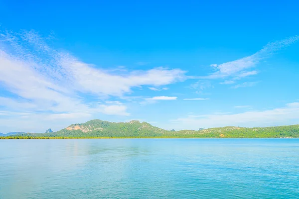 熱帯の島と海 — ストック写真