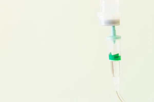 Saline Iv infuus voor patiënt — Stockfoto