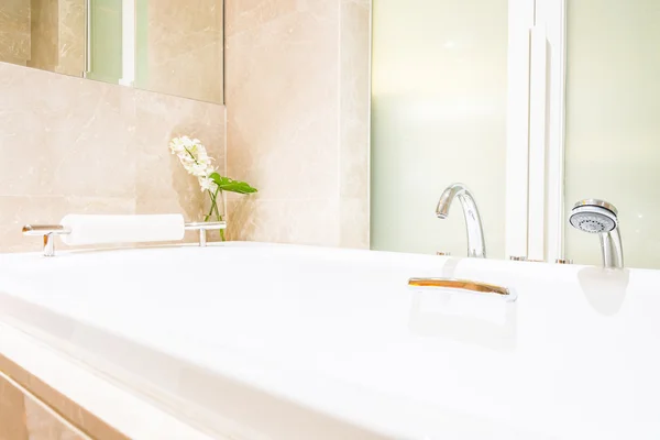 Bain jacuzzi blanc — Photo