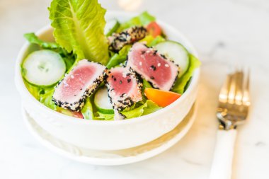 ızgara ton balıklı salata