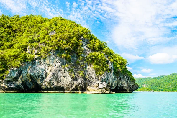 Île tropicale et mer — Photo