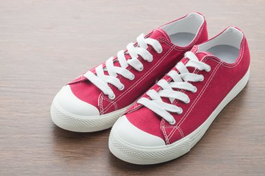 erkek kırmızı ayakkabılar