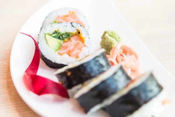 Sushi roll salmão maki — Fotografia de Stock