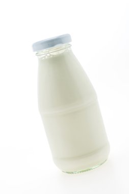 Cam süt şişesi