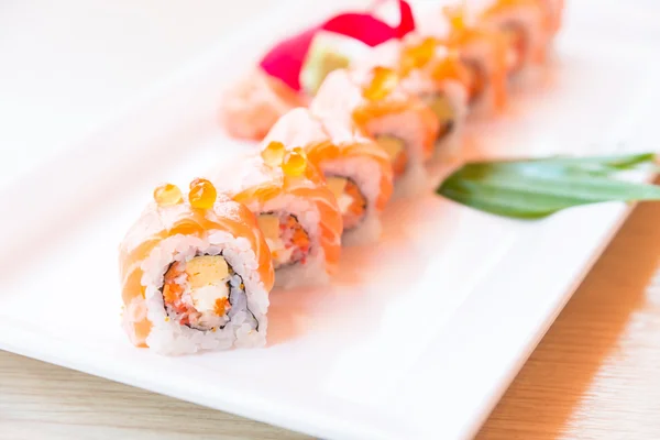 Zalm sushi roll — Stockfoto