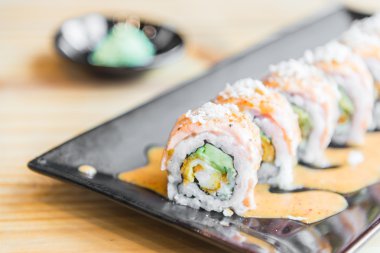 Somon suşi roll