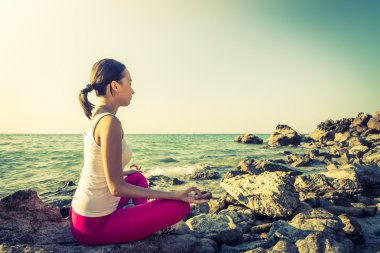 kadın yoga eylem