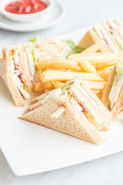 Club sandviç plaka üzerinde