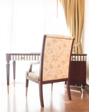 ahşap masa ve sandalye