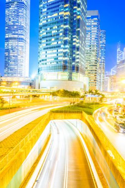Trafik ışıkları gece ve iş merkezleri