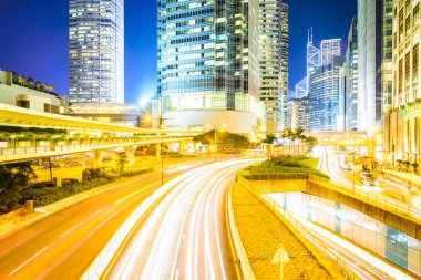 Trafik ışıkları gece ve iş merkezleri