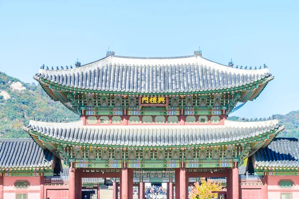 Gyeongbokgung Sarayı 'nın güzel mimarisi. — Stok fotoğraf