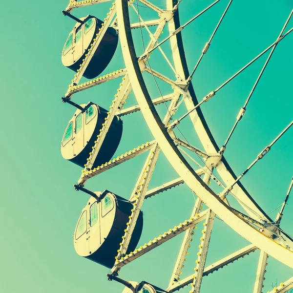 Riesenrad im Park — Stockfoto