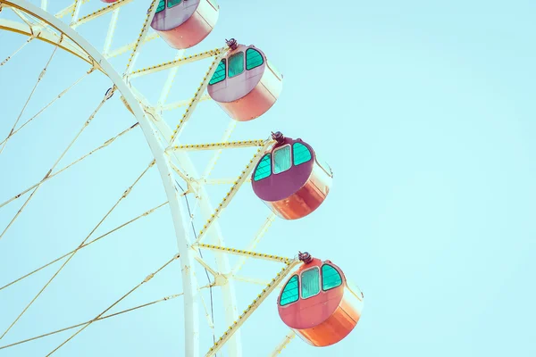 Rueda de la fortuna en el parque —  Fotos de Stock