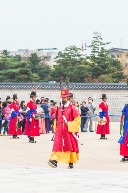 changing of guard demonstration at Gyeongbokgung Palace