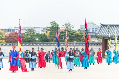 changing of guard demonstration at Gyeongbokgung Palace