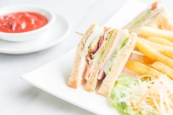 Deliciosos sándwiches de club — Foto de Stock
