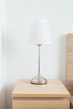 Yatak yanında ışık lamba