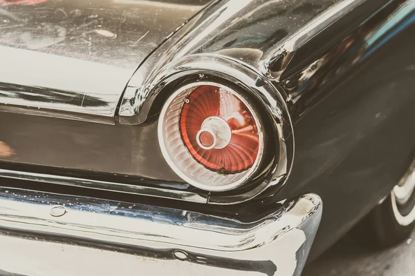 ヴィンテージクラシックカーのヘッドライトランプ — ストック写真