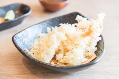 Derin yağda kızartılmış karides tempura