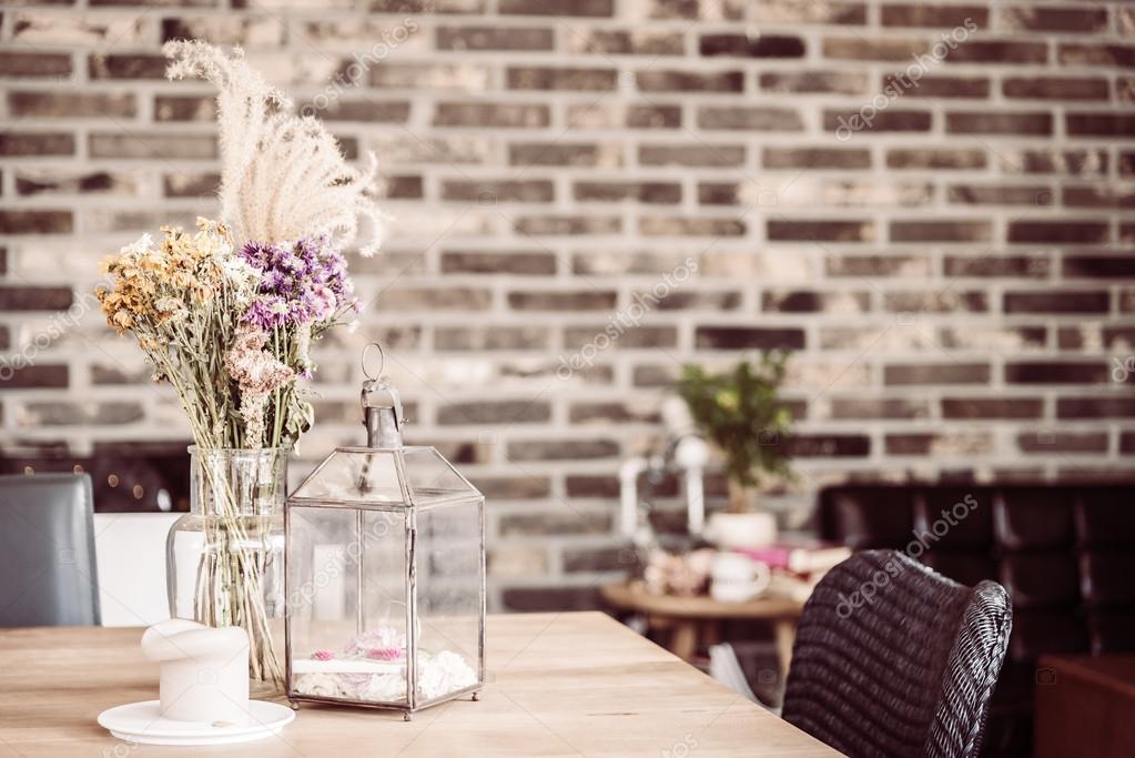 Dry flower decoration in coffee shop — Stock Photo © mrsiraphol 89916646