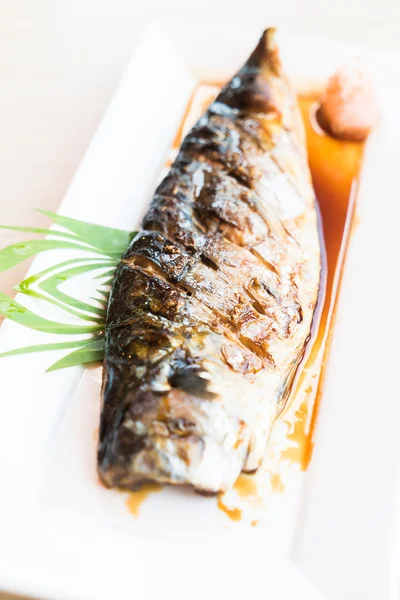 Pesce Saba alla griglia con salsa dolce — Foto Stock
