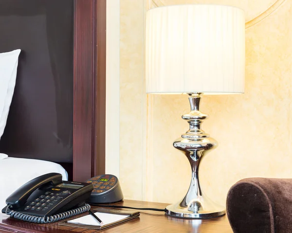 Yatak odasında ışık lamba