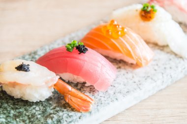 Japon suşi rulosu.