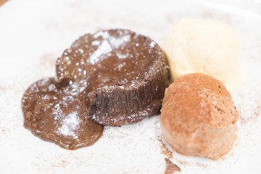 çikolata lav tatlısı